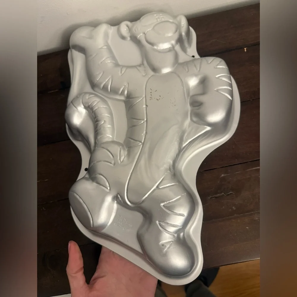 Wilton Disney Tigger Cake Pan with Original Insert & Instructions ✨